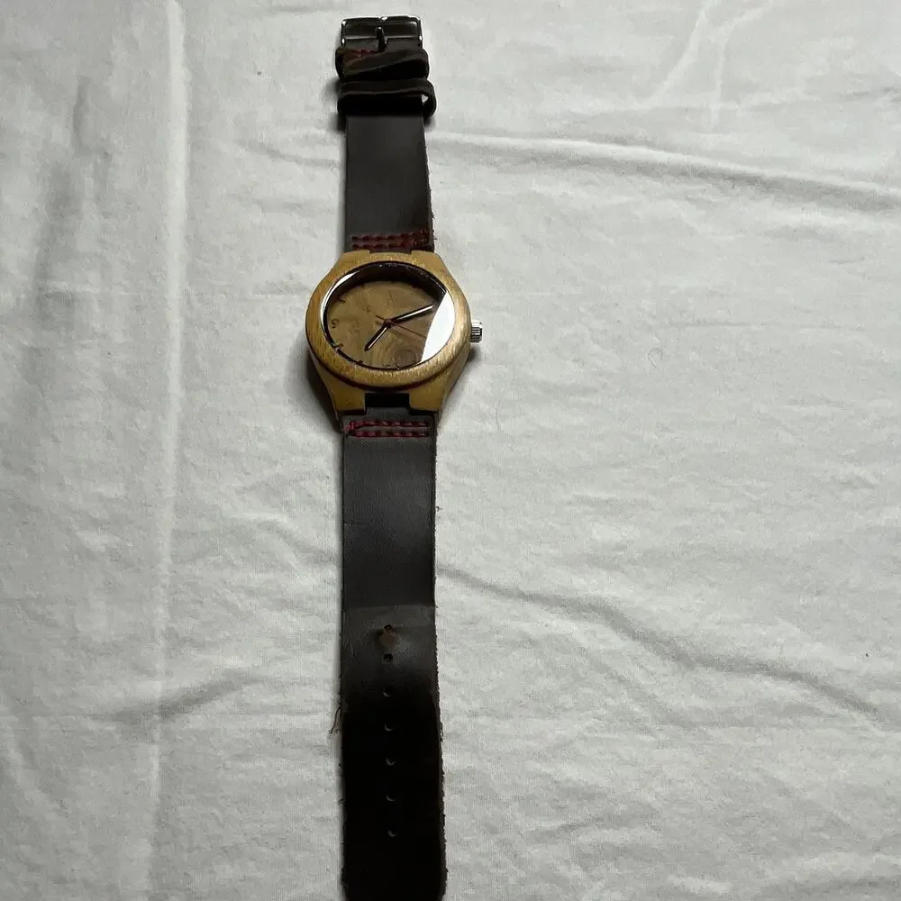 Wood Case Analog Wristwatch, Brown Leather Strap, Arabic Numerals, 12-Hour Dial